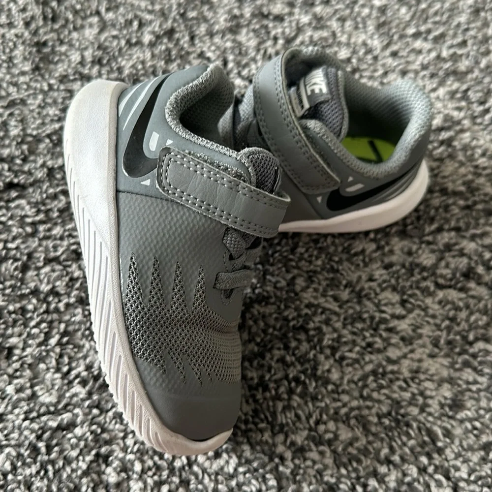 Baby Nike Walking Shoes Size 5